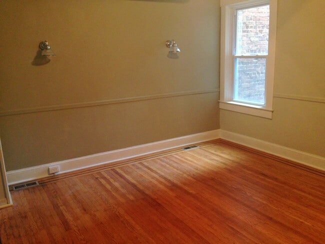 Building Photo - 2037 Park Ave