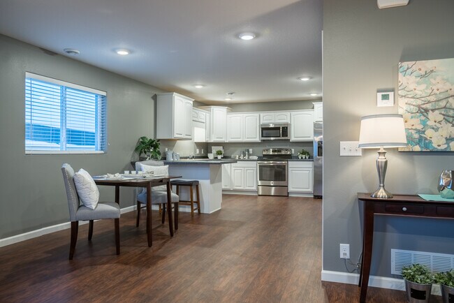 Foto del edificio - Creekside Townhomes