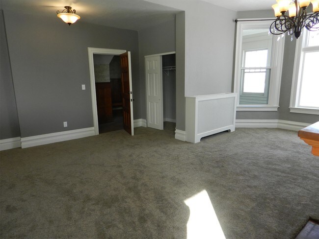 Foto del edificio - 1212 E 2nd St