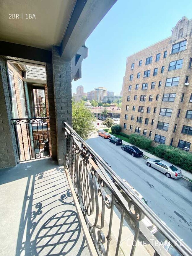 Foto del edificio - 710 W 48th St