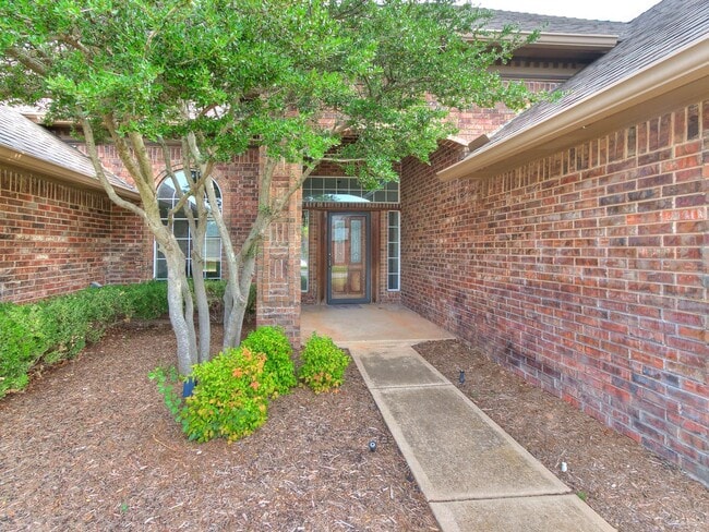 Building Photo - 4 Bedrooms - 3 Bathrooms - 3 Car Garage - ...
