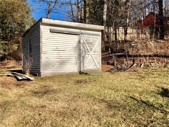 Building Photo - 1082 Plains Rd