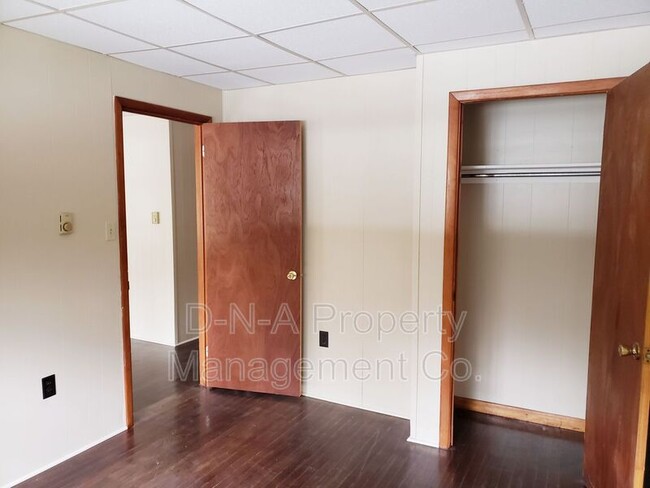Foto del edificio - 1200 Cherry Lane Rd