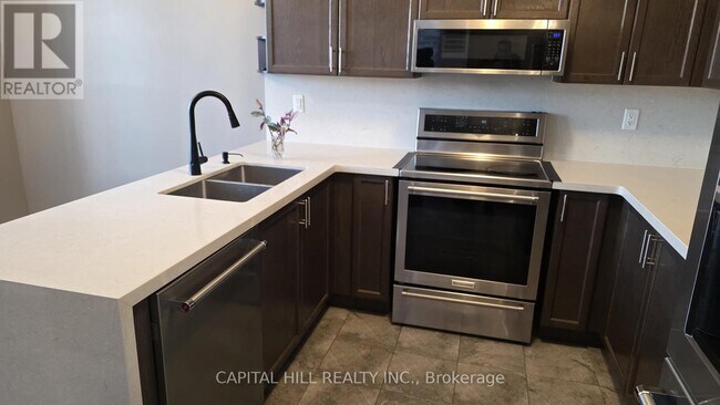 Photo du bâtiment - 72 Hurst Dr