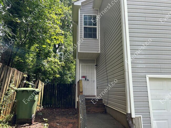 Foto del edificio - 1519 Joseph E. Boone Blvd NW