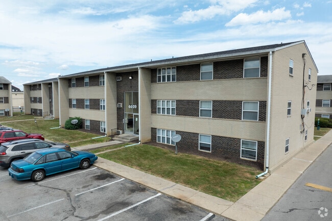 Building Photo - The Courts Apartment Homes