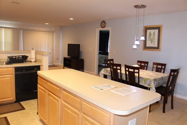 Building Photo - Funished condo located on RT1, just a short drive to the beach. Community pool