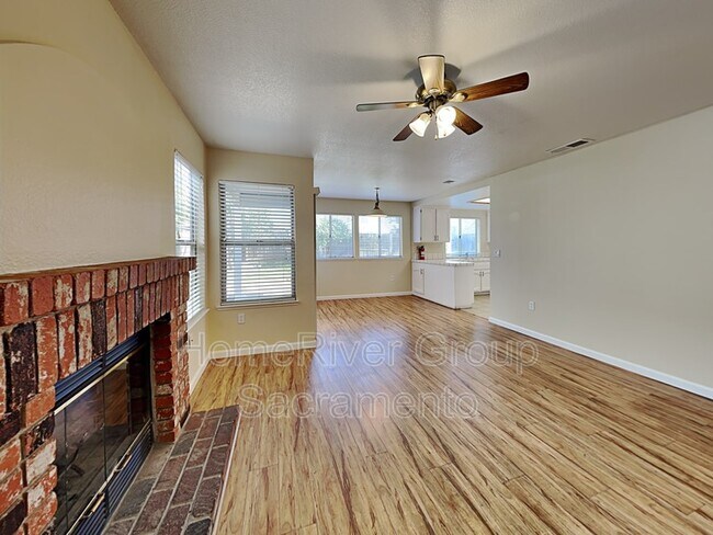 Building Photo - 8527 Sunnybrae Dr