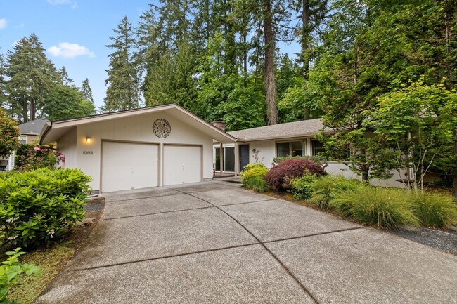 Building Photo - Beautiful Cottage on the North Shore of La...