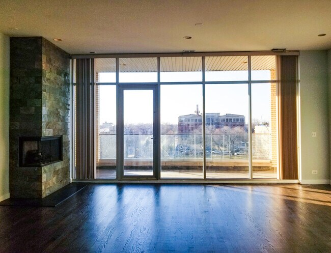 Foto del edificio - 1045 N California Ave