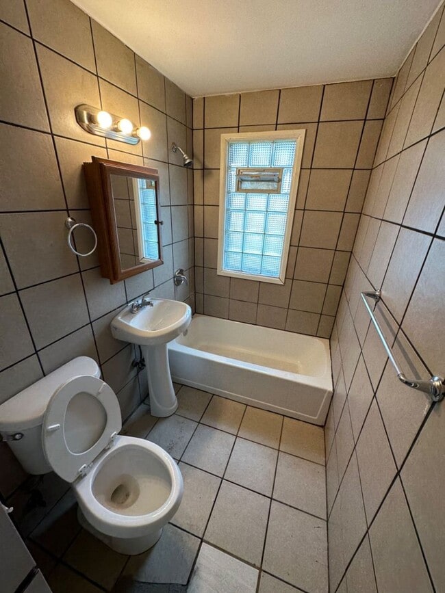 Building Photo - 5073-5075 N 46th St. (Duplex)