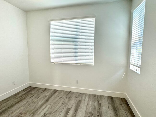 Building Photo - Newer One Bedroom in newer Santa Rosa Deve...