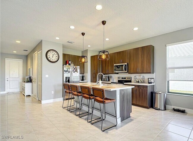 Building Photo - 5595 Cassidy Ln