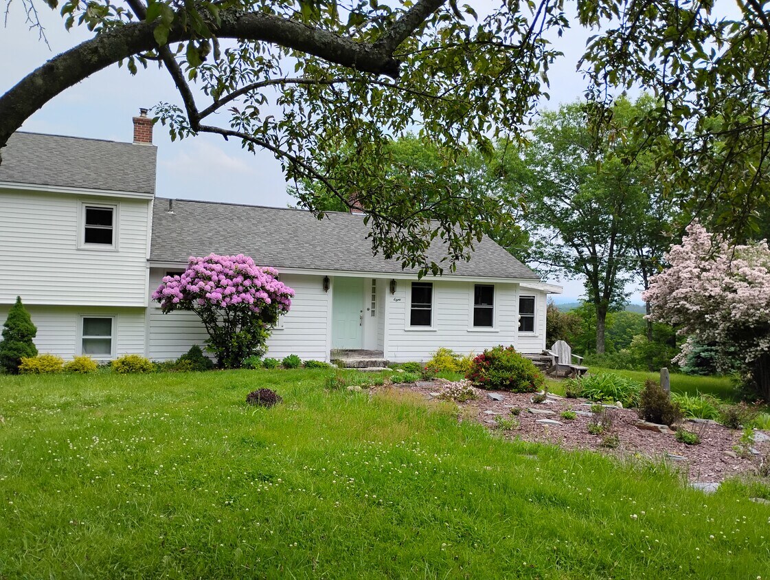 Foto principal - 8 Wolfe Ln