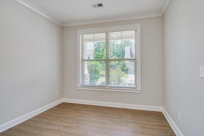 Building Photo - 5634 Sunbury Loop