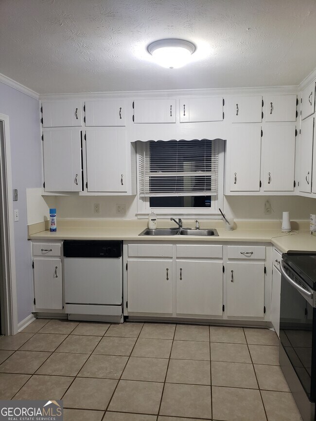 Foto del edificio - 512 Greenview Ave SE
