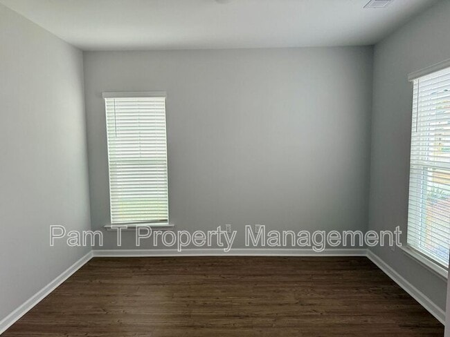 Foto del edificio - 400 Airways Ave