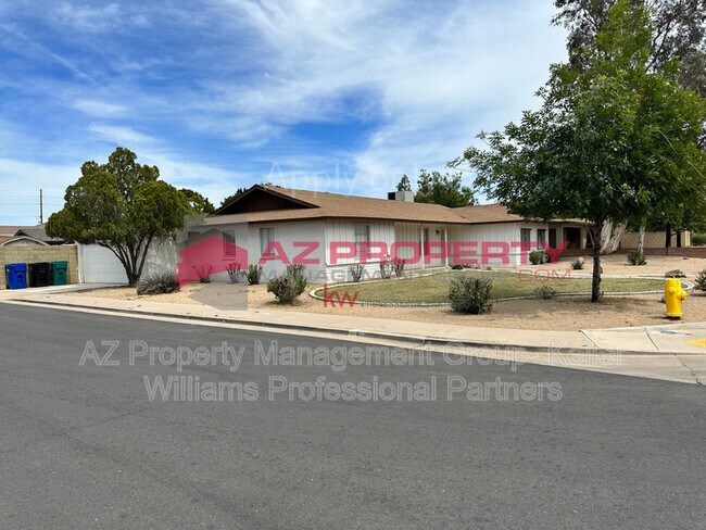 Building Photo - 2554 E Fox St