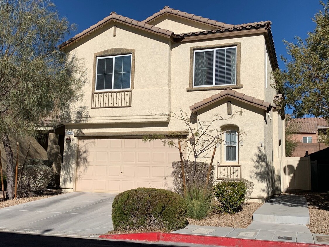 Primary Photo - Beautiful Two Story w/ Loft