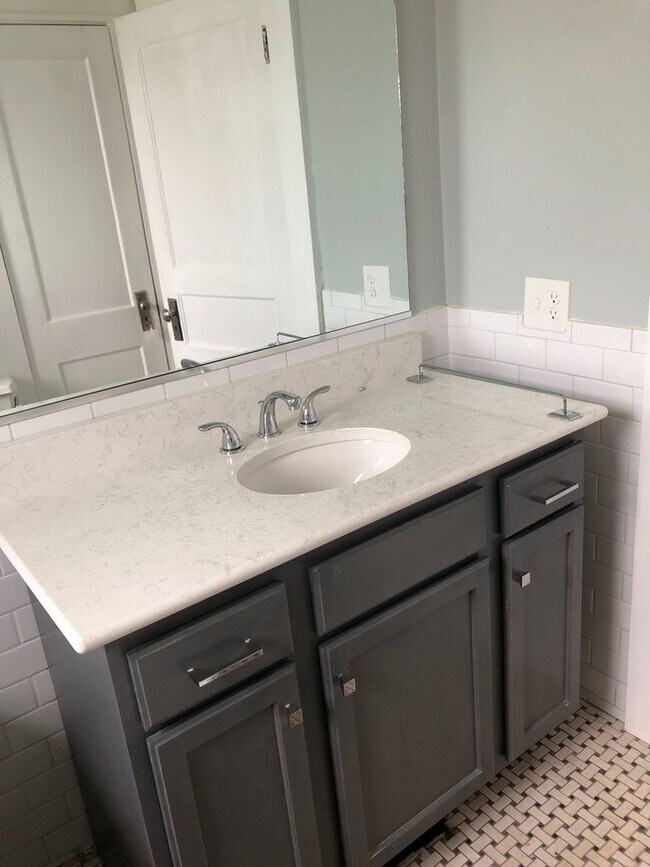 Foto del edificio - Newly Remodeled 3/2 with open floor plan