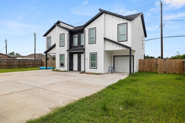 Foto del edificio - 8534 Woodlyn Rd