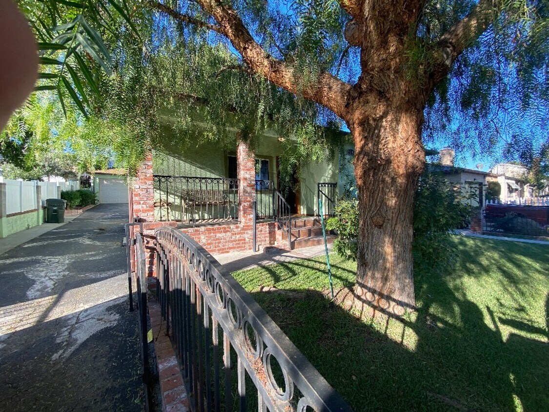 Foto del edificio - 2551 Evelyn St