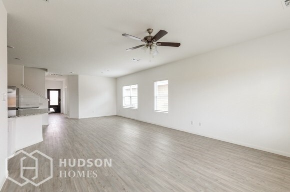 Foto del edificio - NEW CONSTRUCTION NOW AVAILABLE! - 1240 Tre...