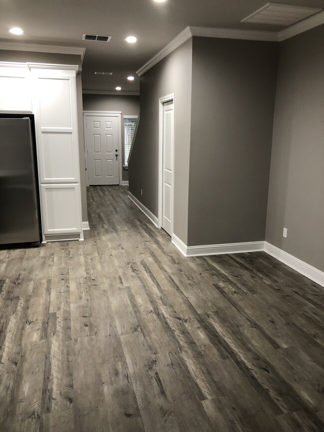 View of front hallway. - 16076 Echo Glen Dr