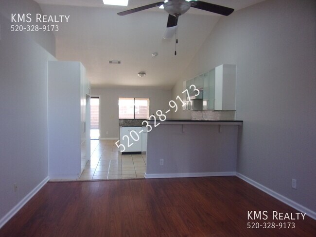 Building Photo - 3 Bedroom 2 Bath- 10048 E Desert Aire Driv...
