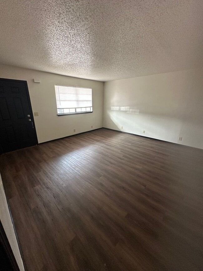 Building Photo - Cara Manor