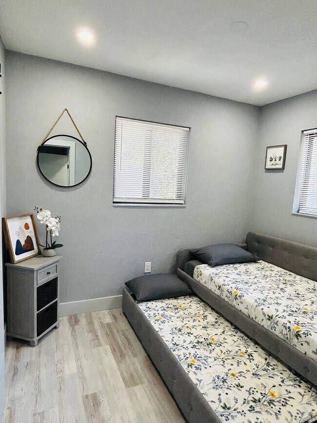 Foto del edificio - 102 NE 71st St