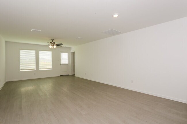 Foto del edificio - 1725 Crossbill St