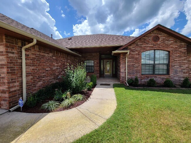 Foto del edificio - 8415 Valley Creek Dr