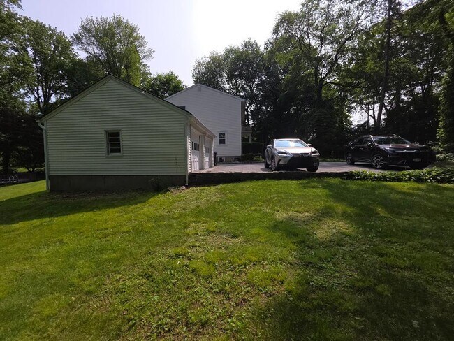 Building Photo - 455 Ridge Rd