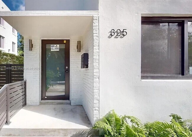 Foto del edificio - 325 SW 30th Rd