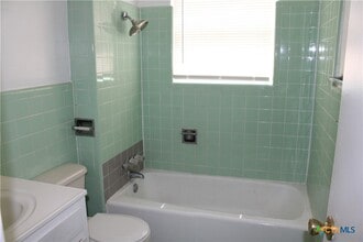 Building Photo - 1306 Connell Dr