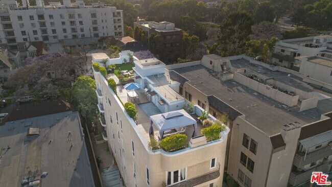 Building Photo - 448 N Oakhurst Dr