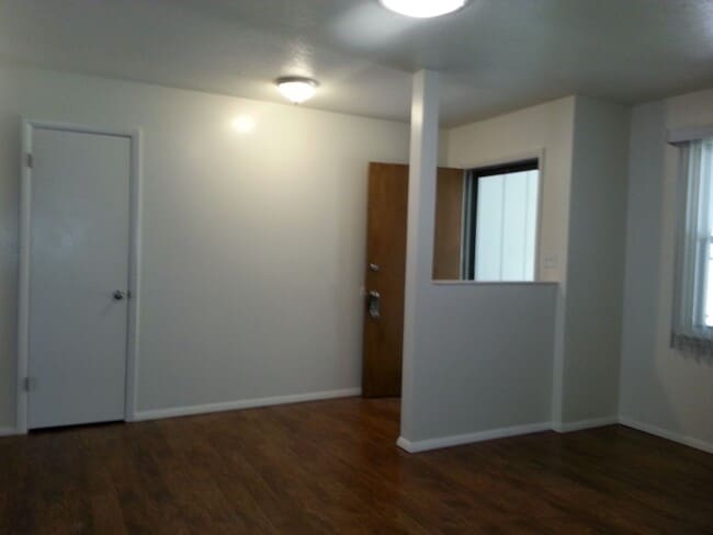 Building Photo - Wonderful Ranch 3 Bedroom 2 Bath 2 Car Garage