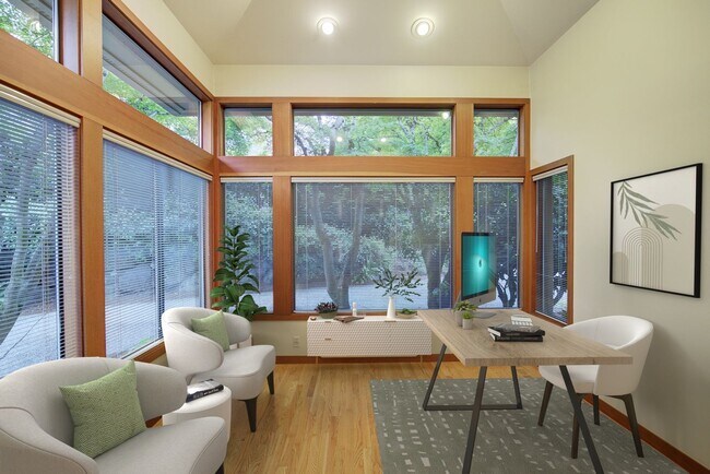 Building Photo - 4Bd/2.75Ba Clyde Hill House