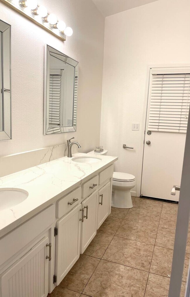 Foto del edificio - 7613 N Meridian Ave
