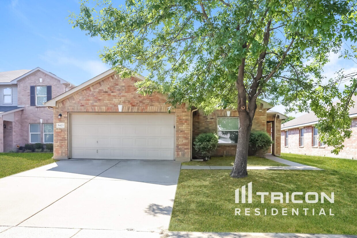 Foto principal - 5423 Sabine Lane Grand Prairie TX