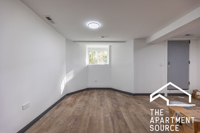 Building Photo - 1626 N Fairfield Ave