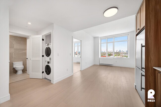 Foto del edificio - 36-20 Steinway St