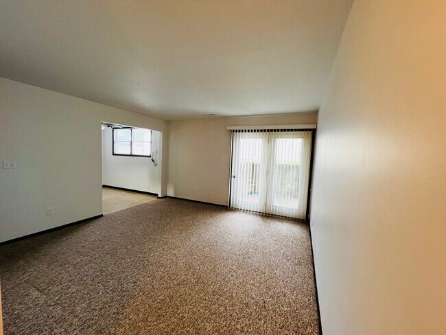 Living room - 218 N Center St