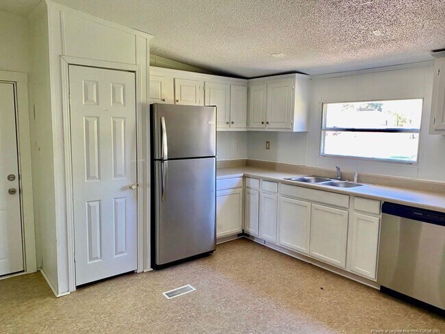 Building Photo - 139 Valley Forge Way S