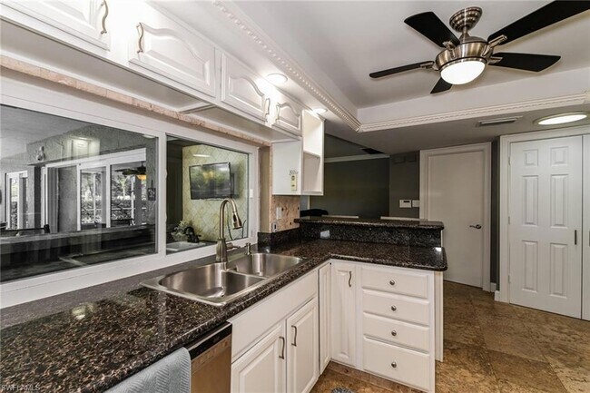 Foto del edificio - 283 Forest Hills Blvd