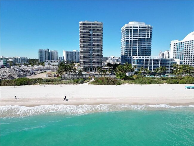 Foto del edificio - 6767 Collins Ave