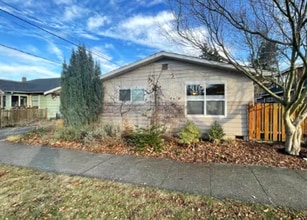 Building Photo - 2602 Utter St