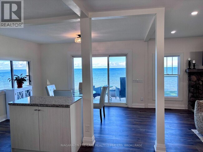 Photo du bâtiment - 8 Firelane 11b Rd