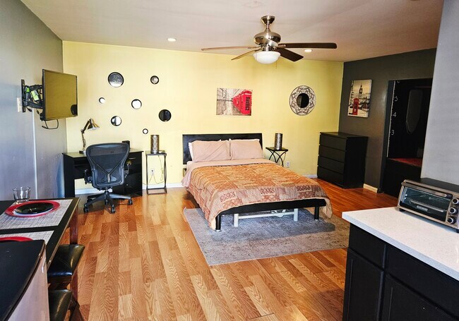 Foto del edificio - 4909 W 119th St